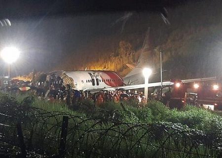 هواپیمای مسافربری هند روی باند فرودگاه دو تکه شد +عکس وحشتناک