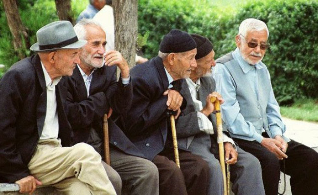 ایران بسوی پیری و فرسودگی می‌دود/ سیاست‌ها به‌رغم سخنرانی‌ها ازدواج‌گریزند!
