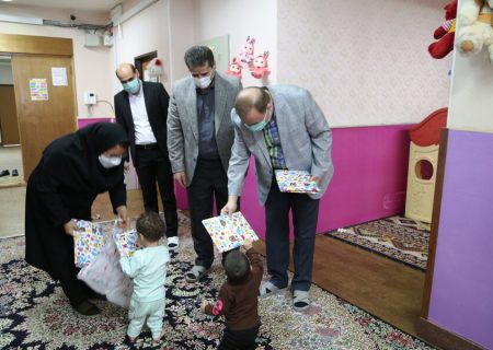 دیدار عیدانه مدیر کل بهزیستی مازندران با کودکان شیرخوارگاه شکوفه شهرستان ساری