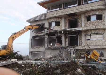 تخریب ساخت و سازهای غیرمجاز میلیاردی در ساری