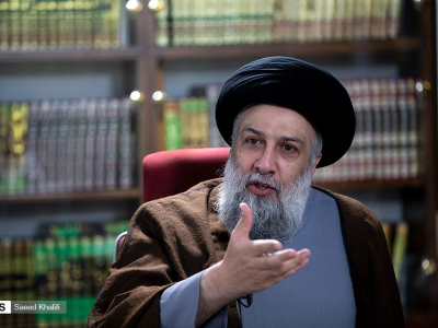 روحانیت کنار مردم جذاب است نه در استادیوم!