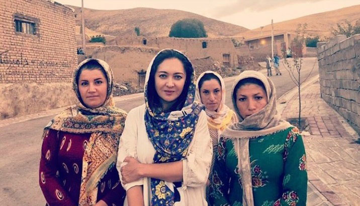 نیکی کریمی در کنار ز‌نان روستایی + عکس