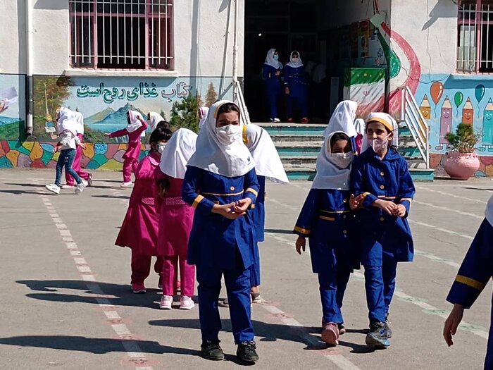 غلبه شوق تحصیل بر بیم کرونا در مدارس مازندران