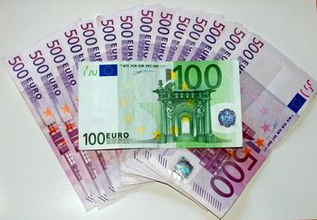 دلار سقوط کرد؛ یورو اوج گرفت