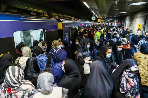 وضعیت نگران کننده کرونایی مترو تهران+عکس