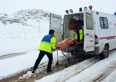 ۲۸ بیمار در راه مانده برف و کولاک به مراکز درمانی منتقل شدند