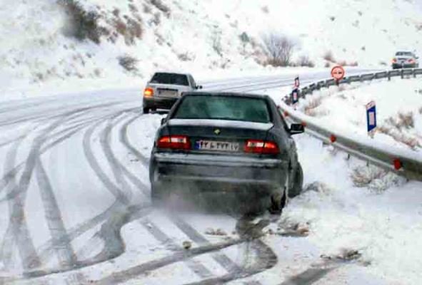 برف و باران در جاده‌های ۱۶ استان / کدام محورها مسدود است؟