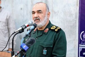 نگاه ملت ایران فقط به ولایت فقیه است