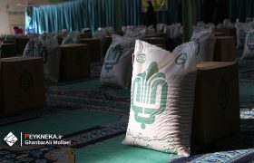 گزارش تصویری | توزیع ۴۳۵ بسته کمک مومنانه به نیت ۴۳۵ شهید نکا به نیازمندان