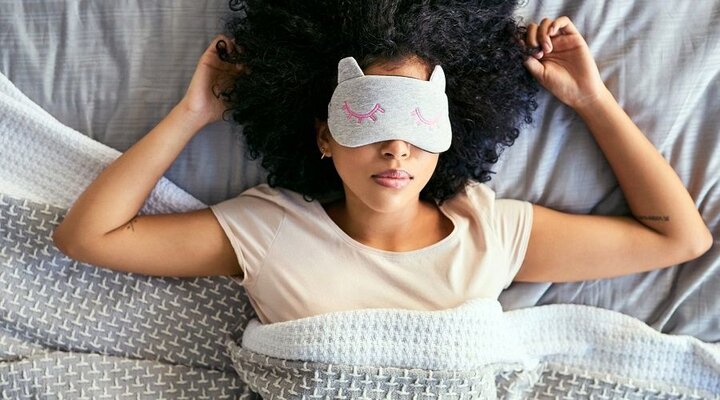 علائم کم‌خوابی و اثراتی که کم‌خوابی بر روی بدن می‌گذارد | آیا خواب آخر هفته، کم‌خوابی در طول هفته را جبران می‌کند؟