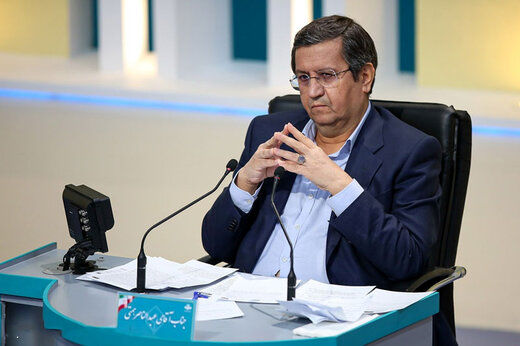 همتی: از سیاستمداران خواهش می کنیم کنار بروند