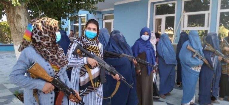 تعدادی از زنان افغان در شهر مزار شریف مسلح شدند