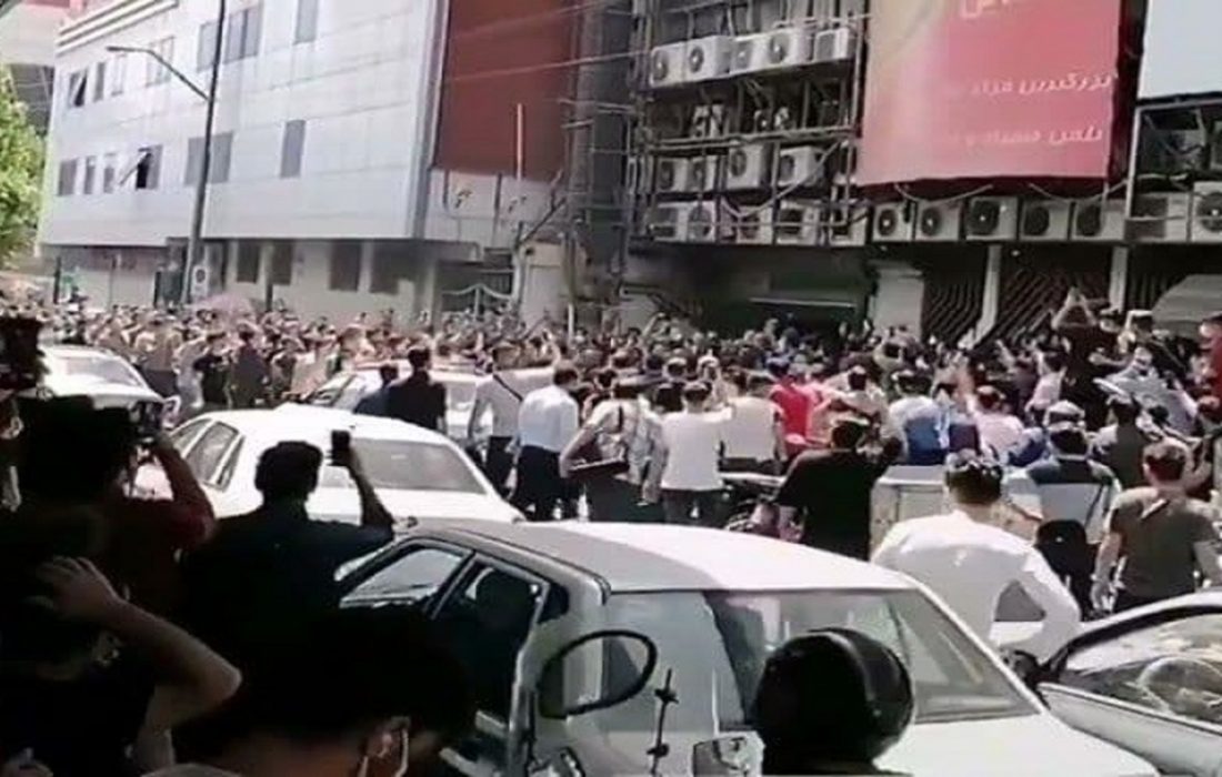 ماجرای تجمع در خیابان جمهوری تهران چه بود؟