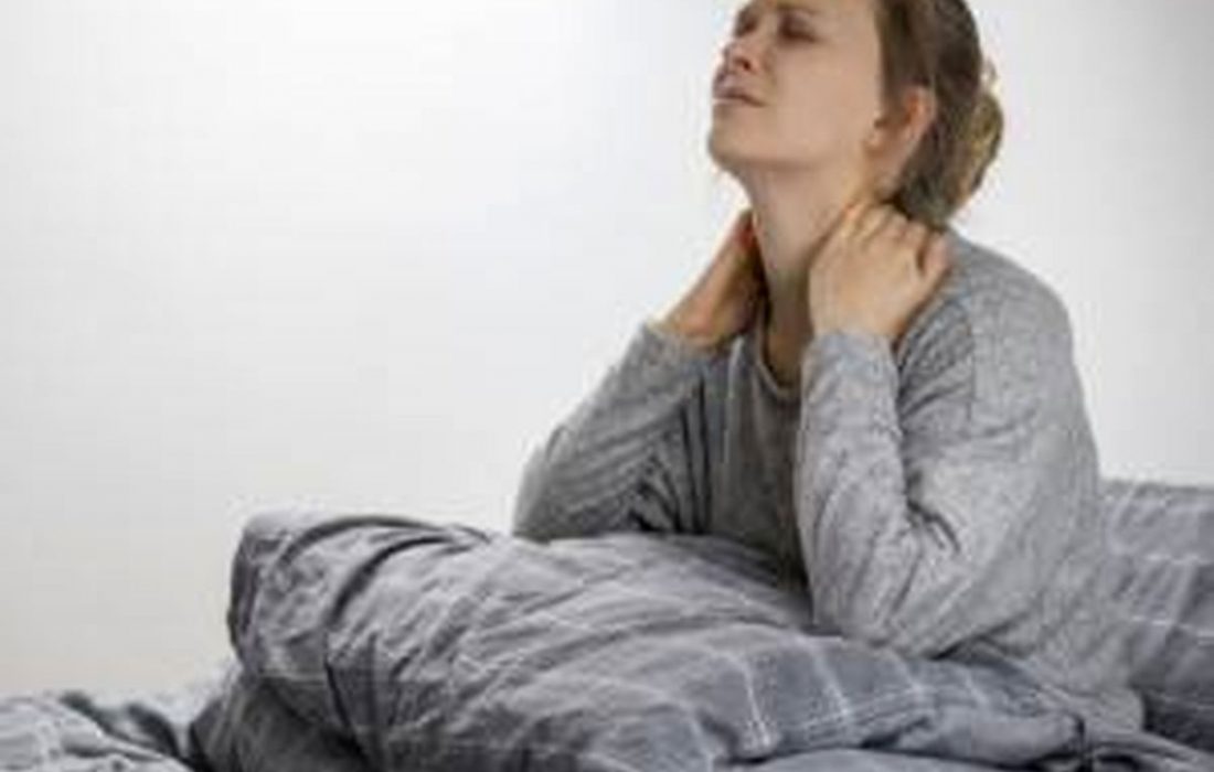 راه کارهای خانگی برای رفع گردن درد بعد از خواب