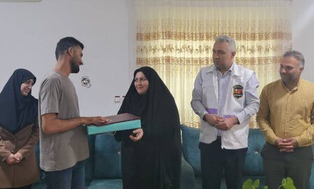 تجلیل رئیس اداره بهزیستی نکا از معلول هنرمند بمناسبت گرامیداشت هفته بهزیستی