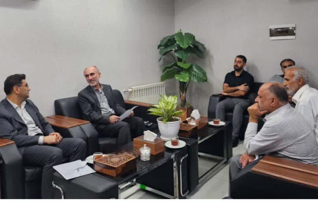 دیدار نانوایان نکایی با فرماندار برای حل مشکلات آرد و کیفیت نان