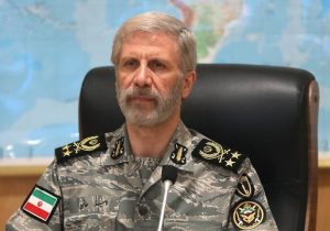 تا آخرین قطرۀ خون از عزت و شرف ایران پاسداری می‌کنیم