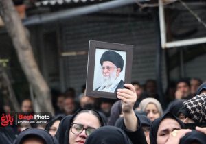 تجمع مردم نکا در پی خبر شهادت فرمانده کل قوا