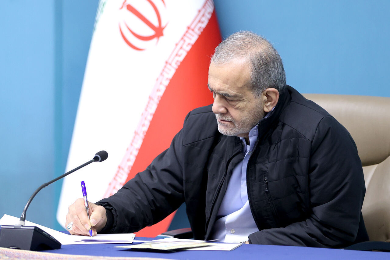 خلیج فارس نماد ایستادگی ملت ایران مقابل استعمارگران قدیم و جدید است