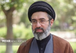 حضور مردم در میدان همانند ۴۰ روز گذشته استمرار داشته باشد