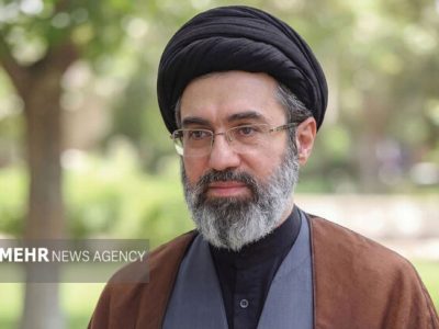 حضور مردم در میدان همانند ۴۰ روز گذشته استمرار داشته باشد